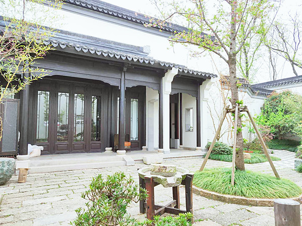 鋁型材中式門窗.jpg