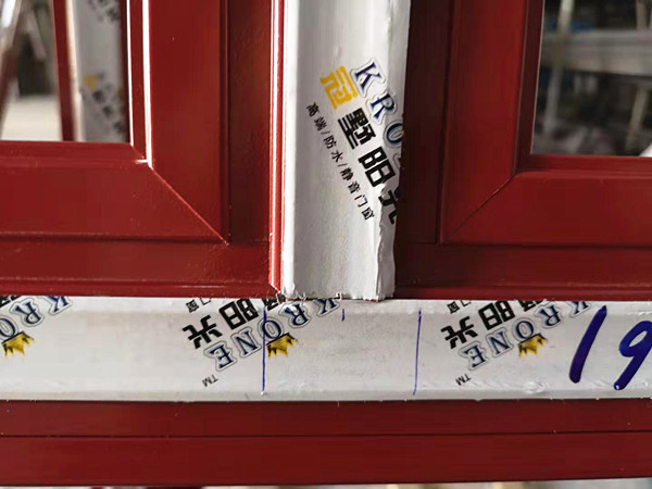 紅色鋁仿古門(mén)窗.jpg