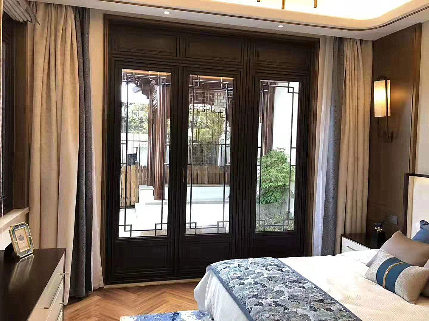 賓館中式仿古門窗.jpg