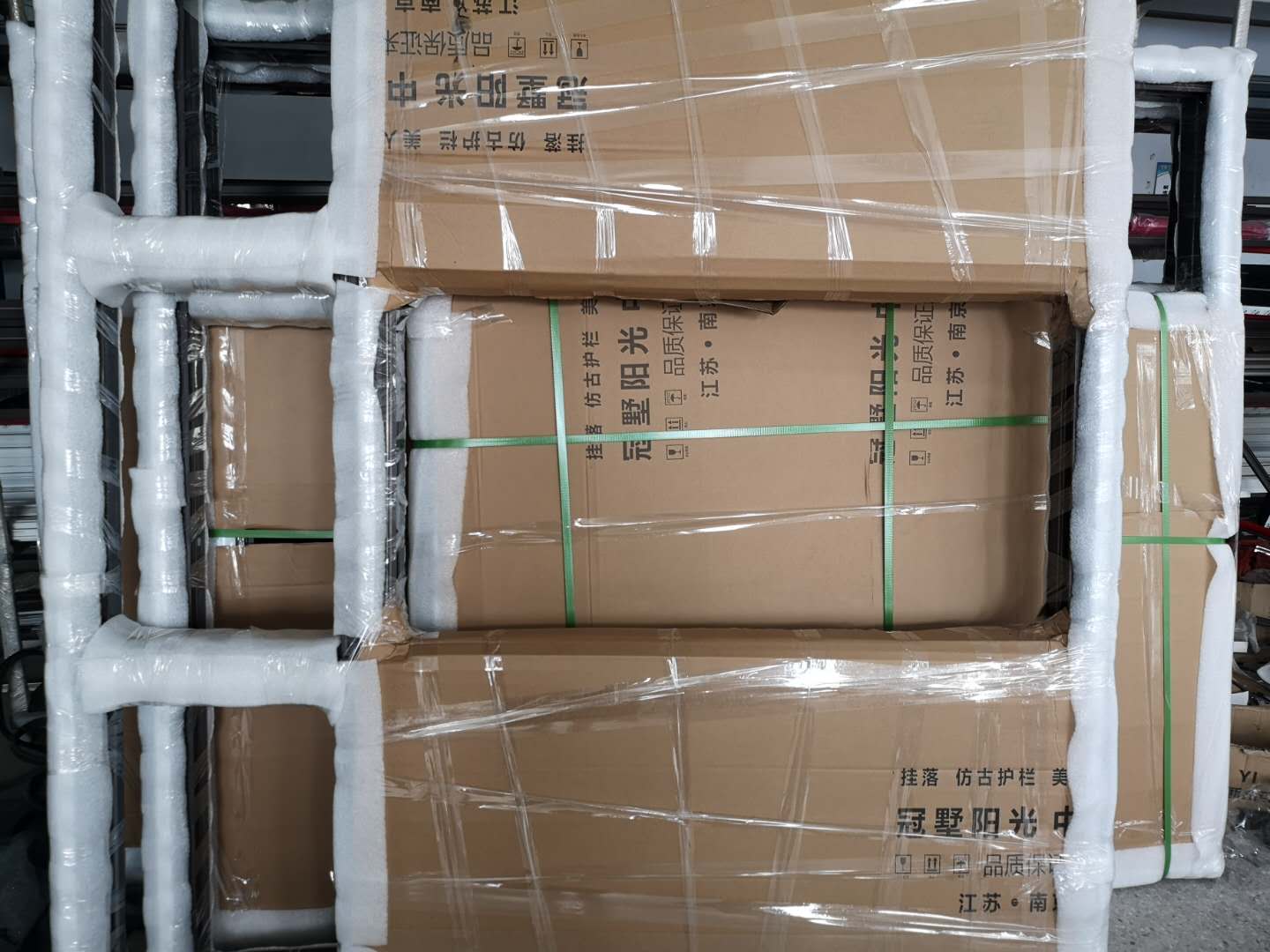 湖北麻城118別墅仿古門窗打包發貨.jpg