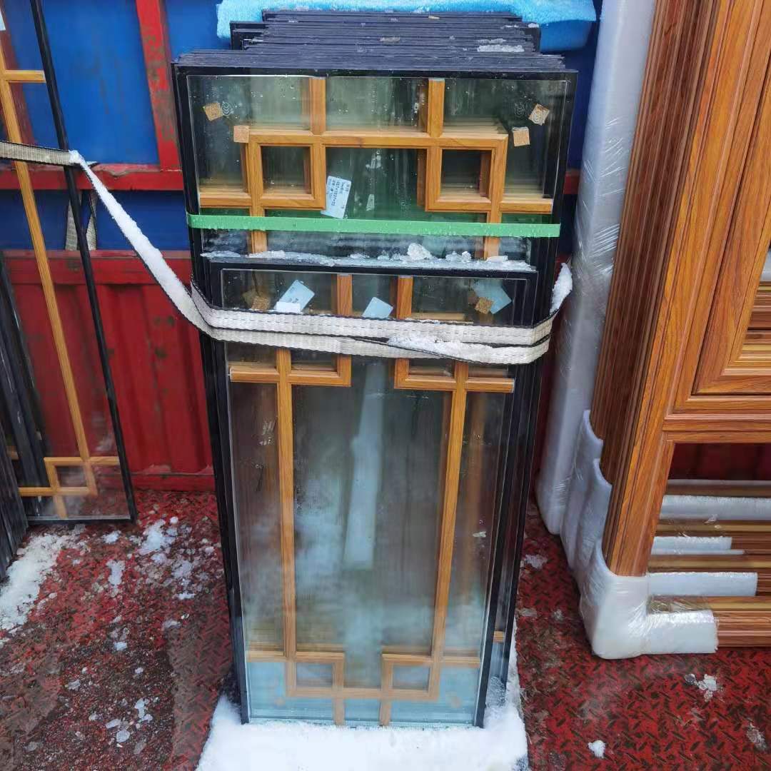 黃木紋鋁合金仿古門窗，內置花格.jpg