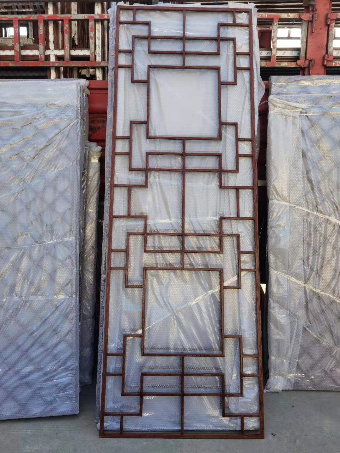 鋁合金仿古門窗萬字花格.jpg