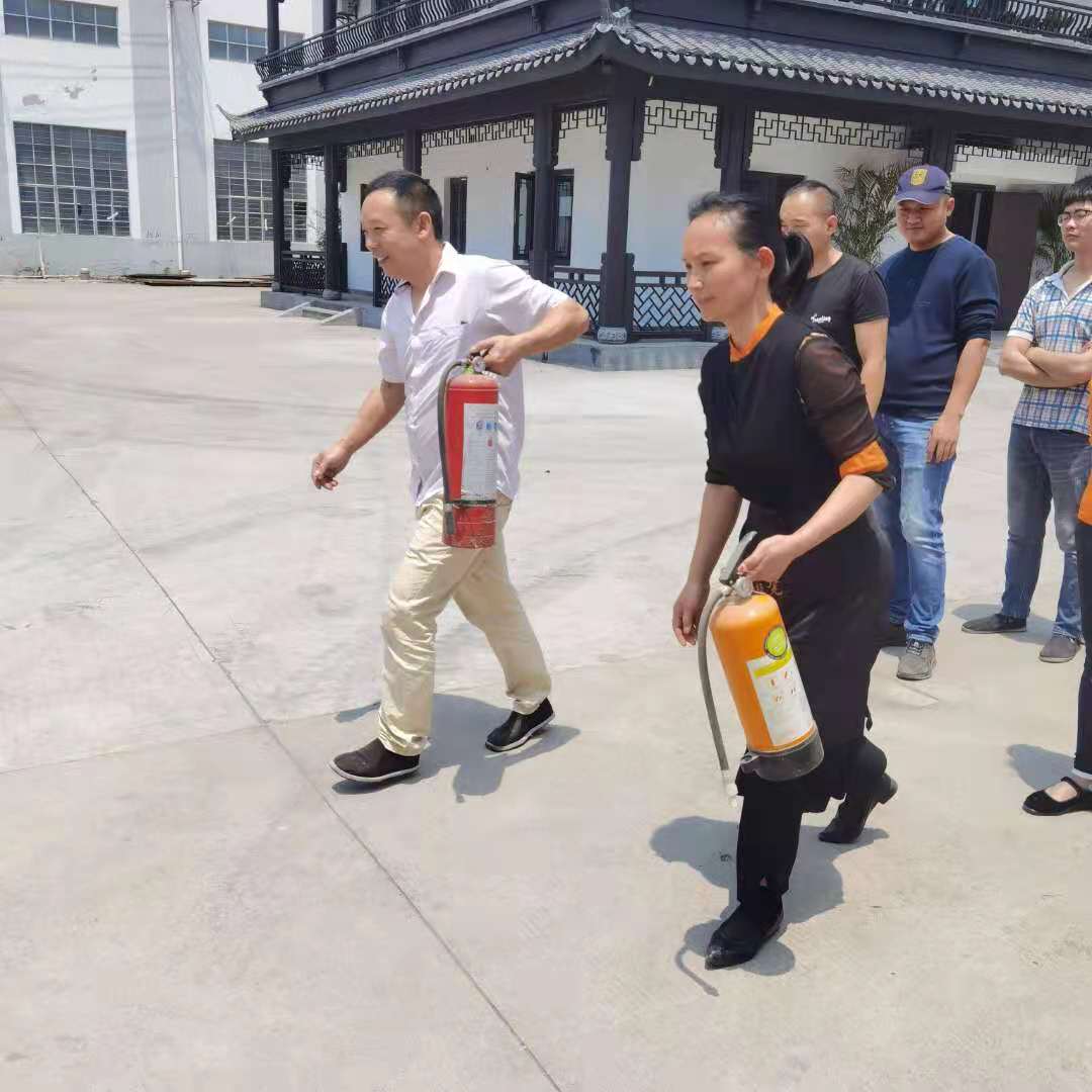 南京闊曼門窗廠消防安全演習.jpg