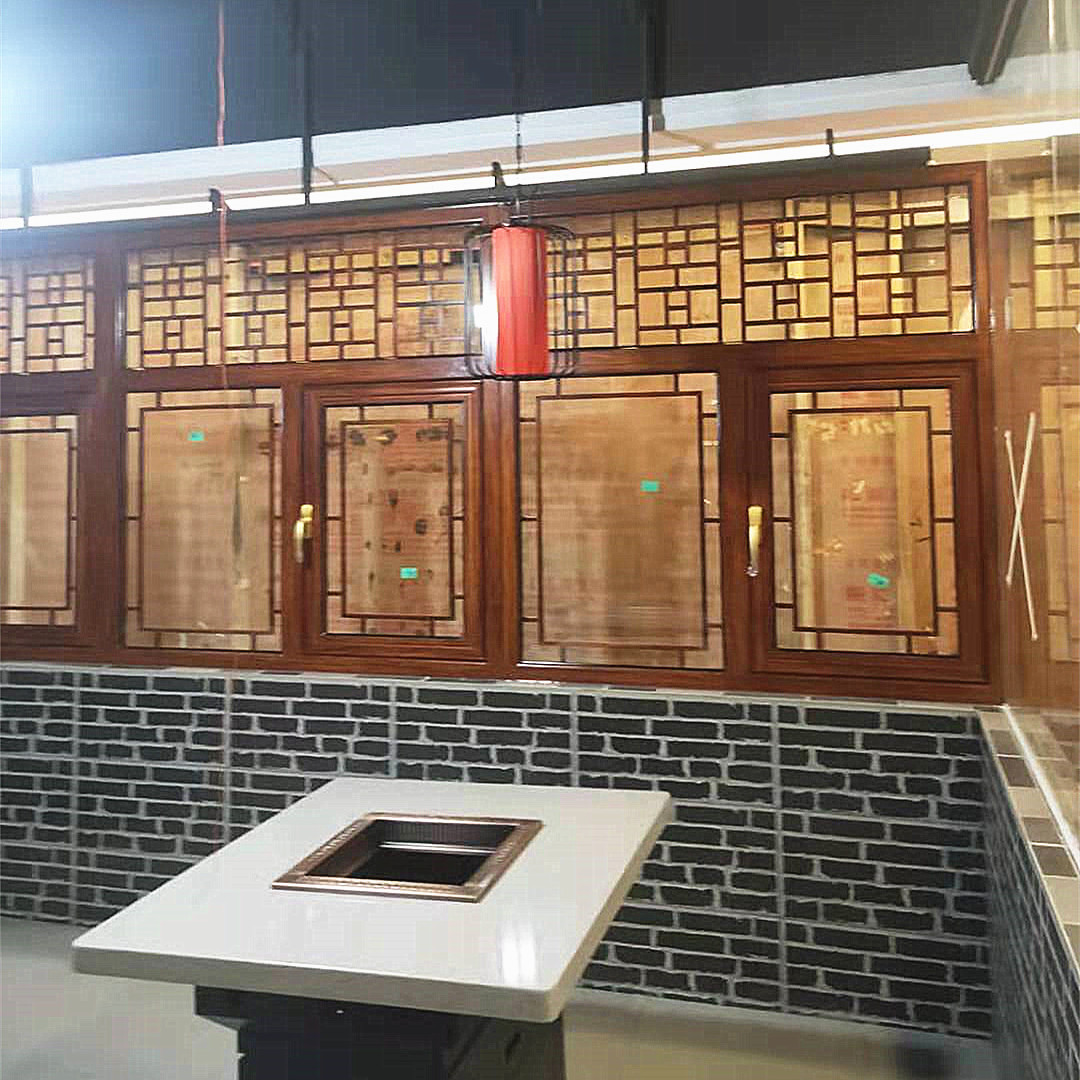 飯店仿古門窗.jpg