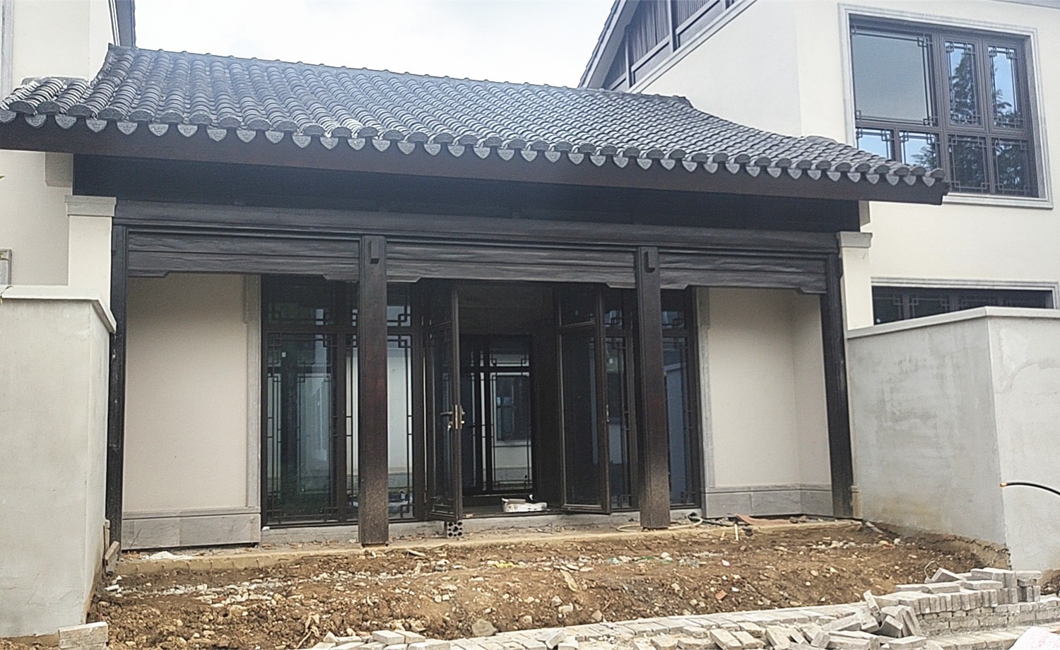 開元芳草地仿古花格門窗.jpg
