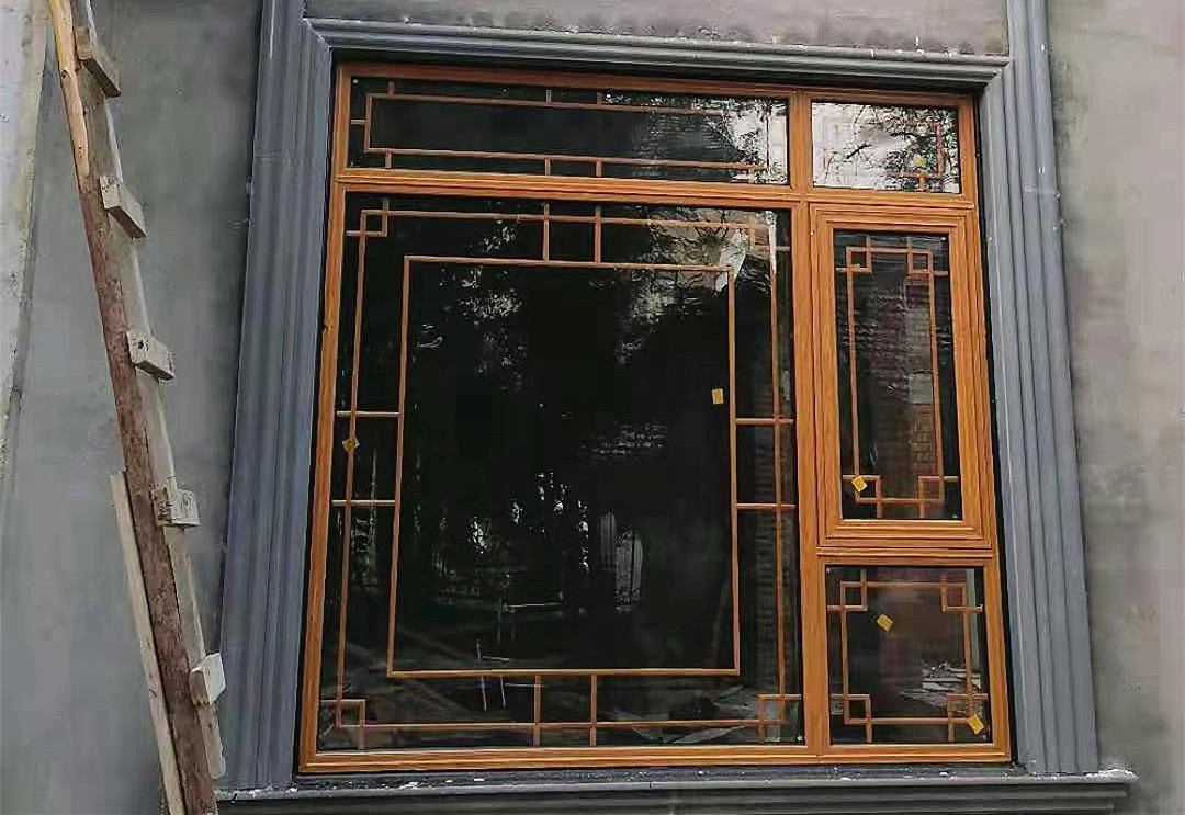 鋁合金仿古門窗內(nèi)置花格.jpg