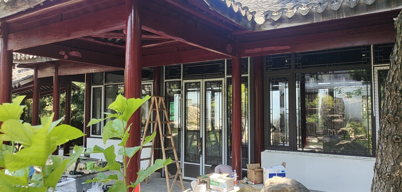 仿古斷橋鋁門窗.jpg